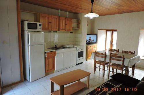 Mas-d'Orcieres Apartment | Family-Friendly Gite au pied du mont Lozère - Book Now!