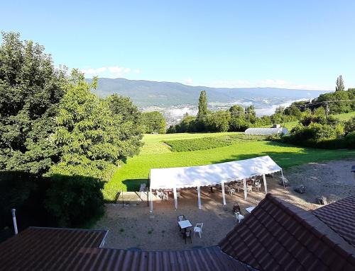 Seyssel Hotel | Pet-Friendly Gite Auberge Edelweiss with Breakfast Included