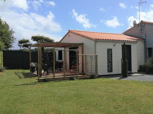 Les Herbiers House | Top-Rated Gîte Aux P'tits Oignons with Family-Friendly Amenities