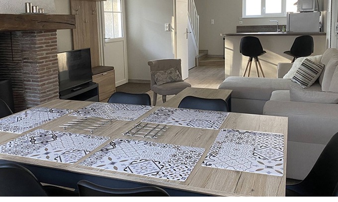 Avaray Cottage | Family-Friendly Gite Avaray with Kitchen & 8/10 Rating