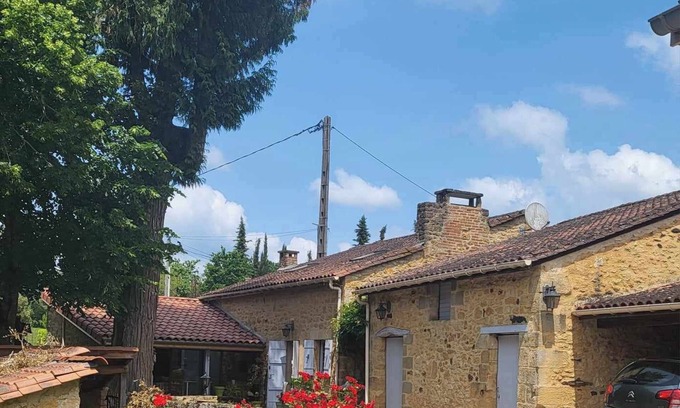 Sarlat-la-Caneda House | Serene Gite with Pool, Perfect for Family & Pet Getaways
