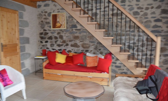Aydat Cottage | Gîte Aydat les Prades: Guest Rated 9.8 & Family-Friendly Amenities