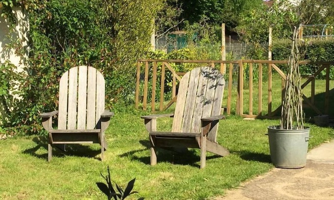 Luisant Cottage | Cozy Gîte-B-Ensuite with Garden View and Breakfast Included