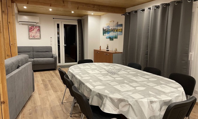 Chabottes Cottage | Gite Belle Vue 2 with mountain views