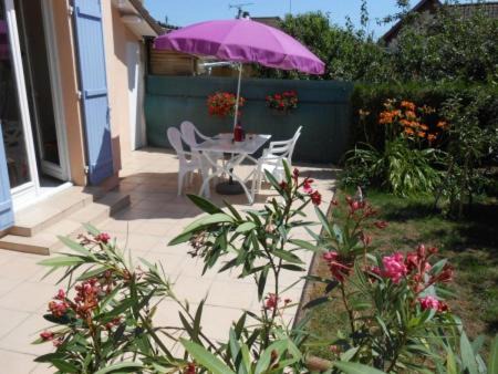 Sotteville-les-Rouen House | Family-Friendly Gite B with Great Guest Rating