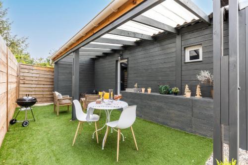 Vertheuil House | Relaxing Retreat with Sauna and Spa for Your Escape