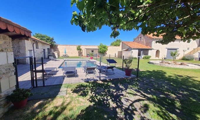 Braye-Sous-Faye Cottage | Inviting Gite Braye-Sous-Faye with Pool and Spa Amenities