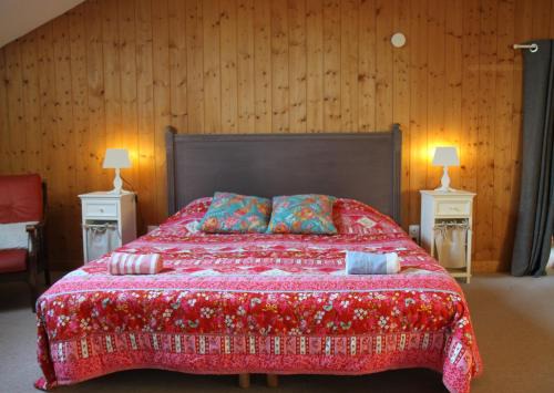 Saint-Leger-les-Paray House | Cozy Gite with Pool and Ocean View - Guest Rated 9.1/10