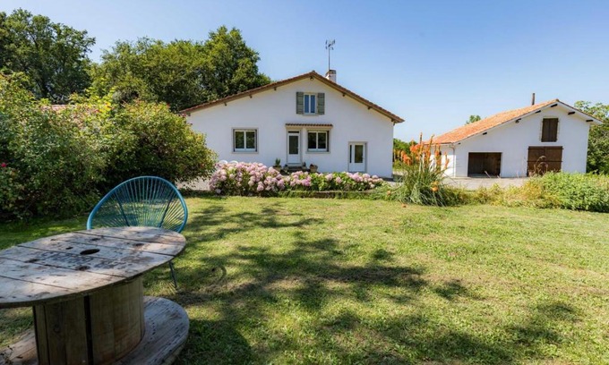 Eyres-Moncube House | Child-Friendly Gite Caperot: Your Perfect Family Getaway