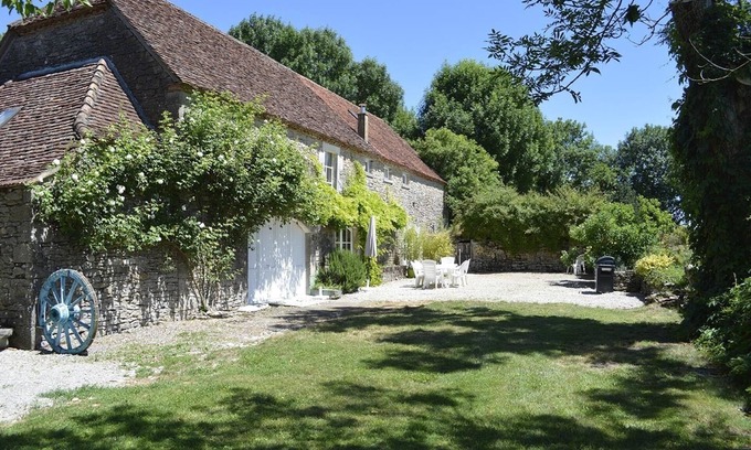 Mayrinhac-Lentour Cottage | Idyllic Gite Champollion Near Rocamadour & Padirac Cave