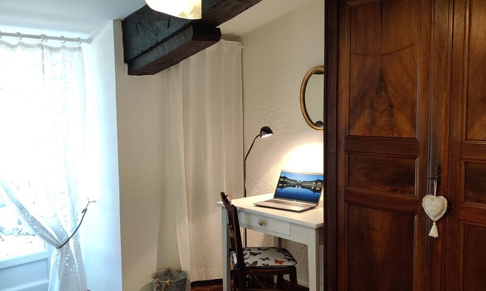 Camblanes-et-Meynac Apartment | Enchanting Gite Chateau Ysard: Family-Friendly with Pool