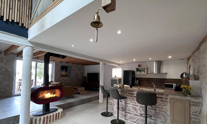 Chavenon Cottage | Gite Chavenon: Cozy Retreat with Spa and Family Amenities