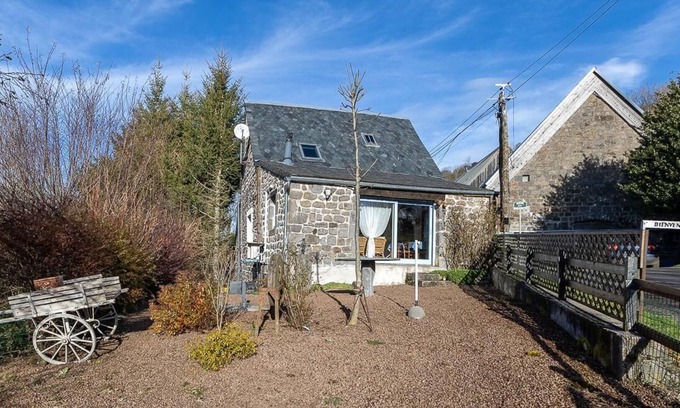 Rochefort-Montagne House | Pet-Friendly Gite Chez Chocol in Rochefort-Montagne