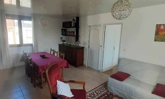 Saint-Marcouf House | Tranquil Gîte Chez Mamie: Family-Friendly Cottage by the Sea