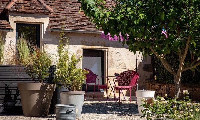 Fossemagne House | Gite Classé 3: Unique Farm Stay with Pool & Pet-Friendly