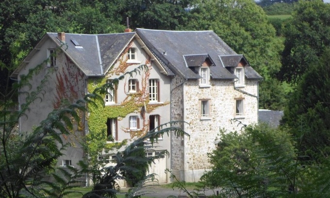 Chamberet Cottage | Comfortable Gîte: Your Peaceful Escape in Correze