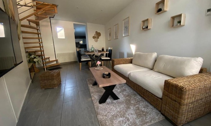 Ducey House | Oceanfront Haven: Gite comme chez soi in Ducey les Chèris