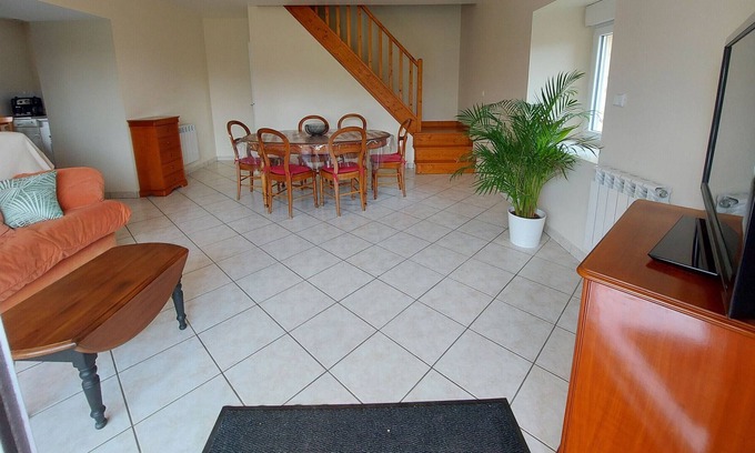 Cosse-le-Vivien Cottage | Pet-Friendly Gite Cossé-le-Vivien: Ideal for Families
