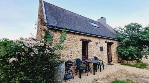 Languidic House | Cozy Gite Cosycool: Pet Friendly with Great Reviews!