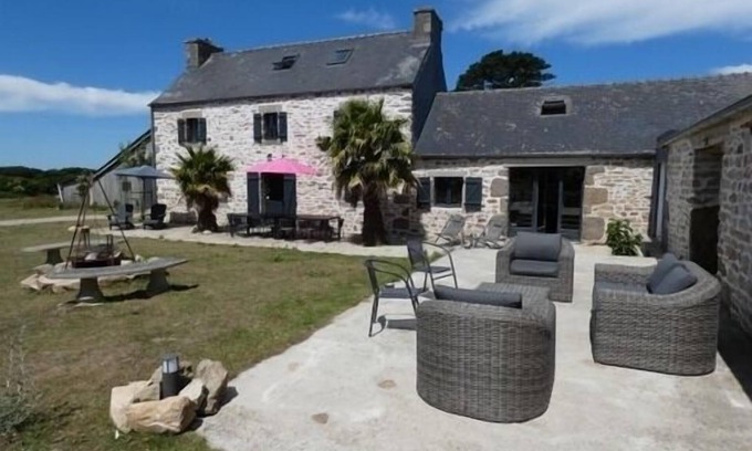 Breles Villa | Exclusive Gite with Heated Pool for 10-12 Guests