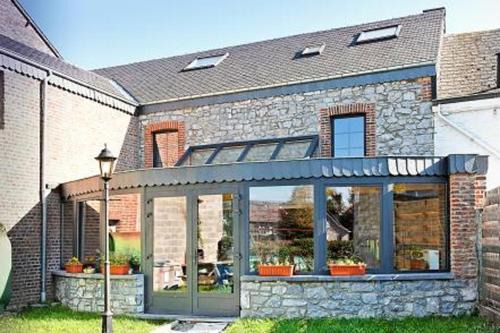 Han-sur-Lesse House | Pet-Friendly Retreat at Gite d'Hamptay with a Hot Tub