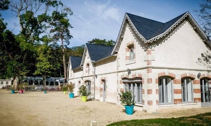 Vendeuvre-du-Poitou Cabin | Cozy Gite for 6, Just 15 Minutes from Futuroscope