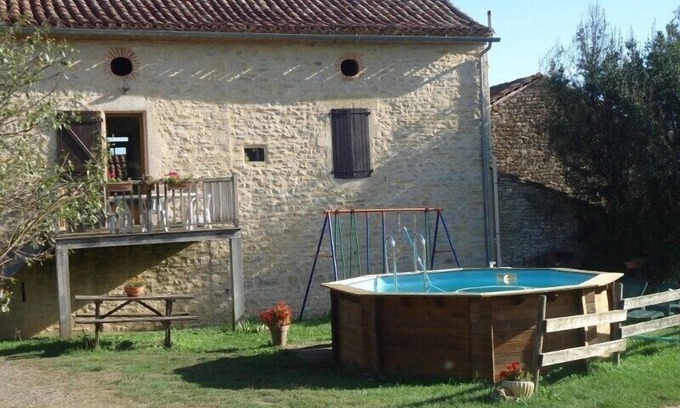 Varen Cottage | Pet-Friendly Gite de Campagne in Varen with Pool & Ocean View