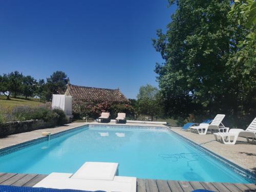 Pons House | Unique Gite with Pool and Scenic Views for Memorable Stays