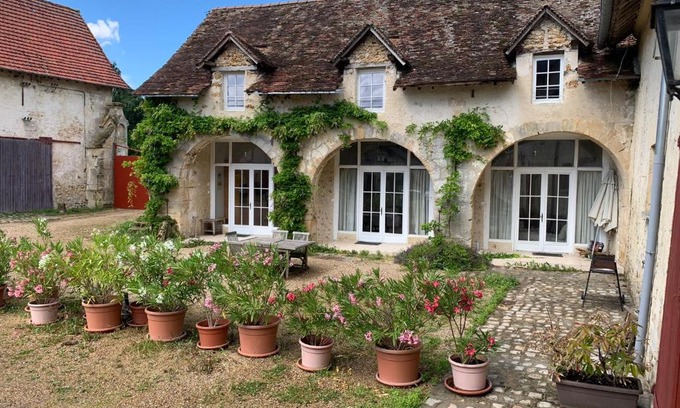Fremainville House | Cozy Gite de Frémainville: Family-Friendly Retreat in Vexin