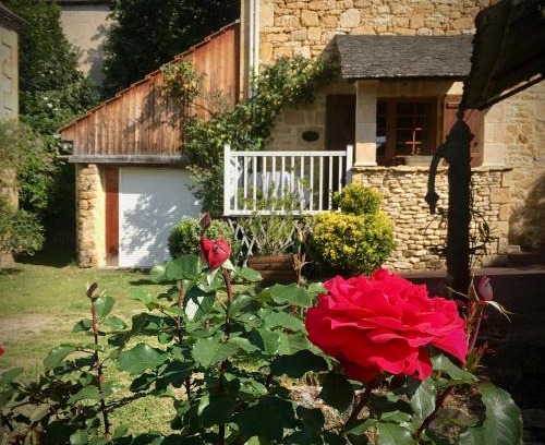 Calviac-en-Perigord House | Pet-Friendly Gite de Charme - Highly Rated Getaway
