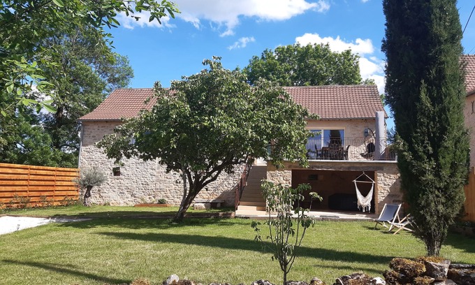 Sainte-Croix Cottage | Discover "La Bergerie du Mas de Darre" with Spa & Views