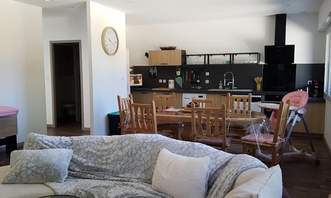 Presles House | Family-Friendly Gite de France: Hot Tub & 9/10 Guest Rating