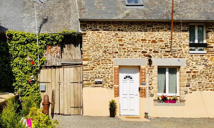 Aucey-la-Plaine House | Family-Friendly Gite de Jade Near Mont Saint Michel