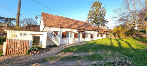 La Puisaye House | Family-Friendly Gite de l'étang: Your Ideal Getaway