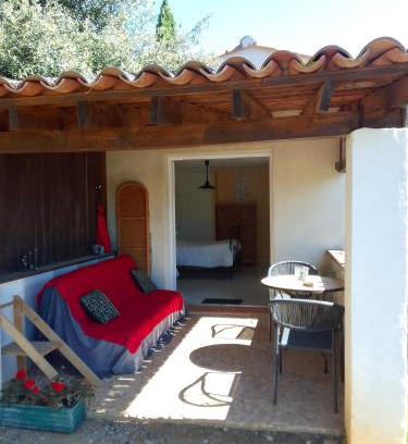Roches Grises House | Discover Gite de l'Etang: Oceanfront Retreat Awaiting You