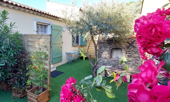 L'Isle-sur-la-Sorgue House | Gîte de L'Olivier air-conditioned, garden, free parking, 5 minutes from the center.