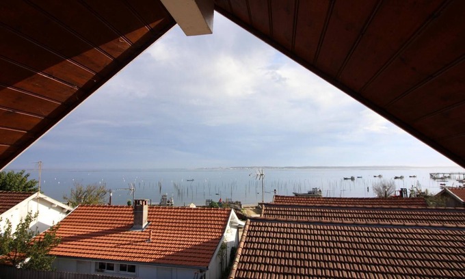 Le Canon House | Seaside Retreat at Gite DE L'ile AUX Oiseaux with Ocean View