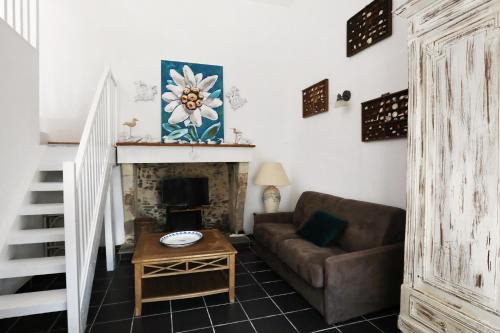 Bouaye House | Gite de la Laiterie: Guest Rated 9.2, Pet-Friendly Retreat