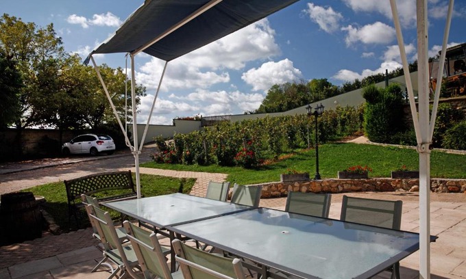 Epernay - Coteaux et Plaine de Champagne House | Pet-Friendly Gite de la Loge - Rated 9/10 by Guests