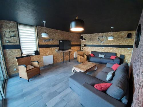 Chambretaud House | Family-Friendly Gite de la Mariée near Puy du Fou
