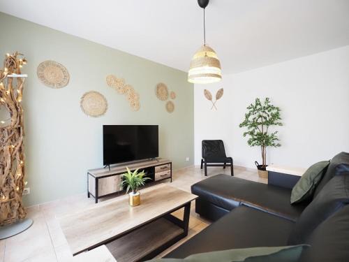 Montagnac-Montpezat House | Oceanfront Gite de la Truffiere "Les Chênes" - Rated 9.4/10