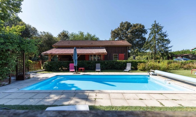 Belis House | Gite de Pernaout - Family-Friendly Retreat with Pool
