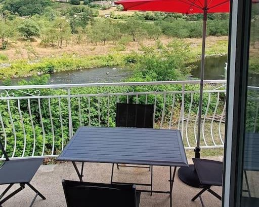 Les Ollieres-sur-Eyrieux House | Gite de POUNARD: Riverside Retreat with Private Beach