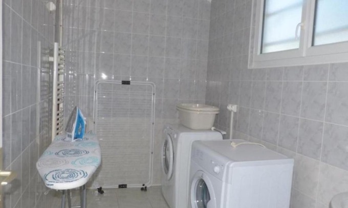 Saint-Jean-de-Thouars House | Pet-Friendly Retreat at Gite de Saint Jean with Pool