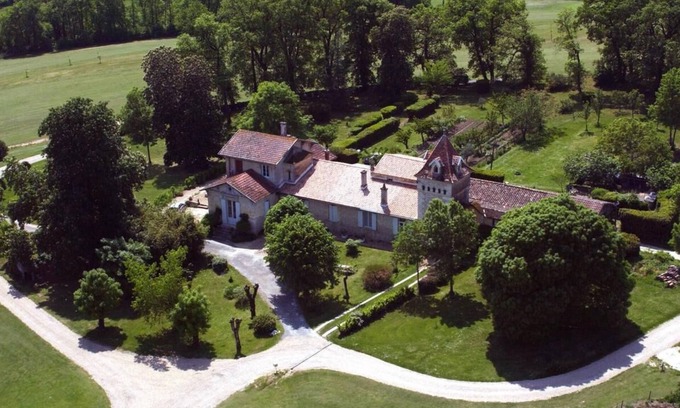 Beychac-et-Caillau House | Cozy Gite DE Teynac: Family-Friendly Getaway in Beychac