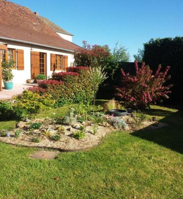 Saint-Julien-de-Civry House | Artistic Retreat at Gite des Artistes - Rated 9.2/10