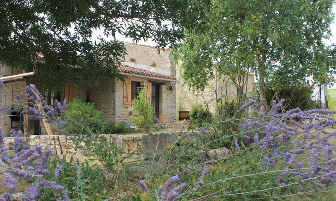 Muron House | Idyllic Gite des Chouettes with Ocean View & Family-Friendly Amenities