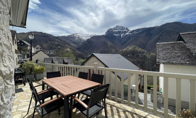 Aydius House | Pet-Friendly Gite des Cols - Aydius for Family Adventures