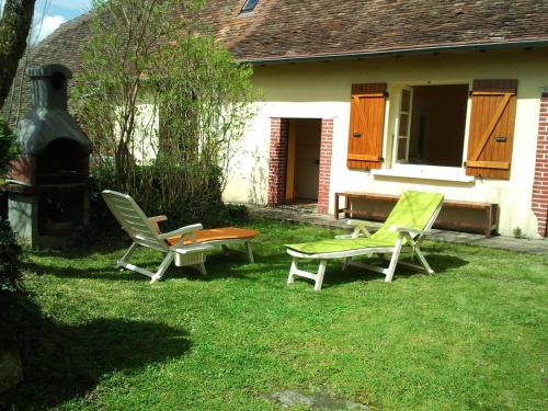 Jumilhac-le-Grand House | Discover Gite Des Croix Bancaud: Pet & Child Friendly Retreat