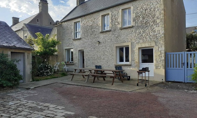 Le Planet House | Oceanfront Gite des Falaises de Longues with Family Amenities